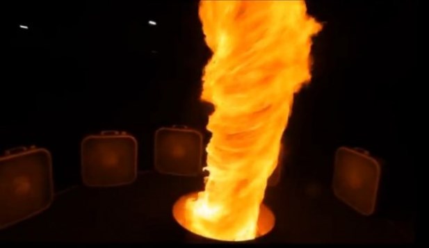 ゲームみたいな炎の竜巻が話題（動画有） ジム・ビーム工場に落雷直撃ウィスキーが湖に流出 風と水とバーボンのコラボで火災旋風に！
