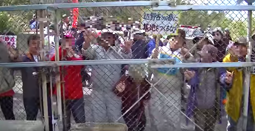 声をあげフェンス揺さぶる辺野古抗議市民らを「Monkeys」と揶揄 基地内から撮影されたドン引き衝撃映像が話題 コメントに「暴力集団」…沖縄